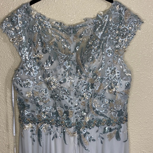 NWT Mac Duggal Blue Embellished Cap Sleeve Bodice Flowy Gown 79365 Size 14 - Picture 12 of 16